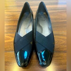 NIB Joan & David Black Flats Size 10
